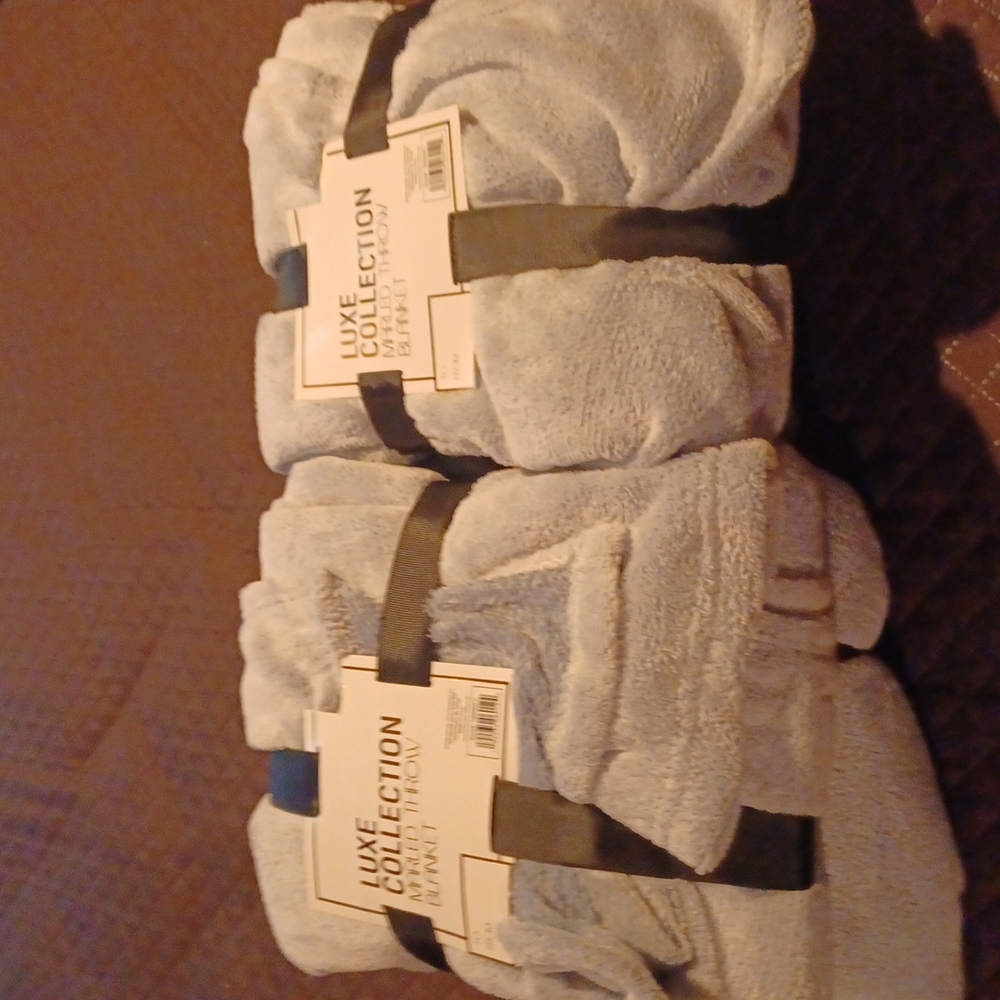 Throw Blanket 4 for 10 dollars